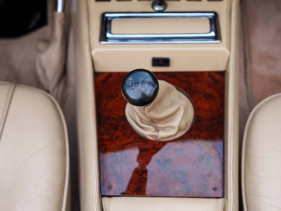 Image 23/26 of Aston Martin V8 EFi Volante (1986)