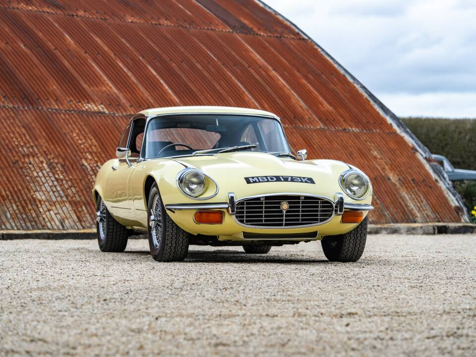 Bild 10/30 von Jaguar E-Type V12 (2+2) (1971)