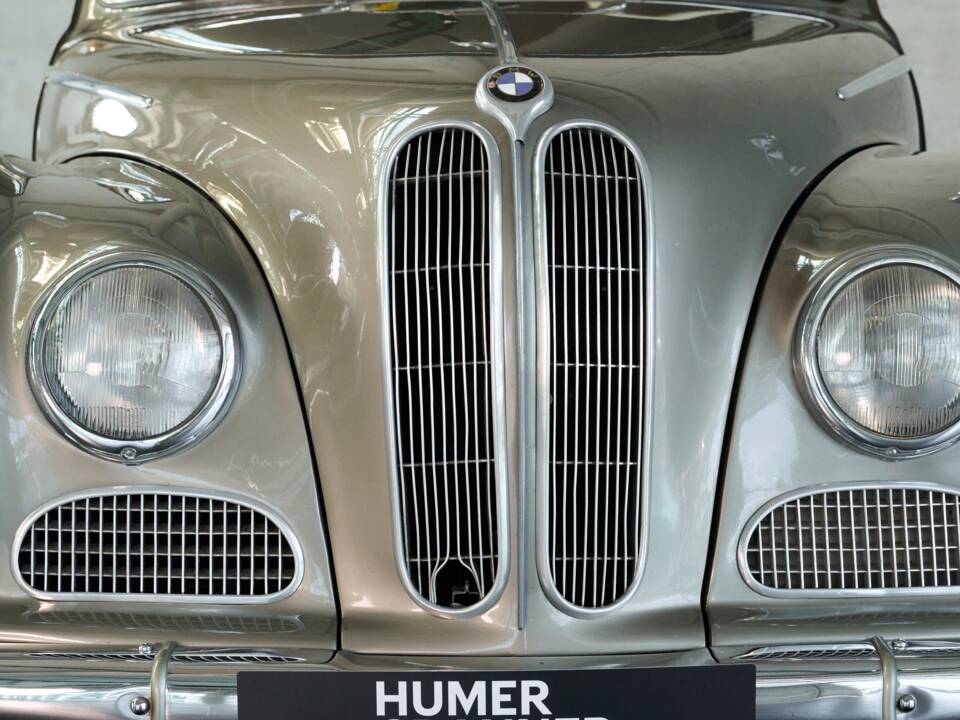 Immagine 33/50 di BMW 502 Baur (1955)
