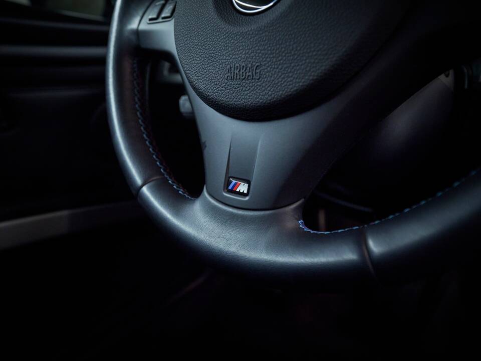 Image 82/100 of BMW M3 (2006)