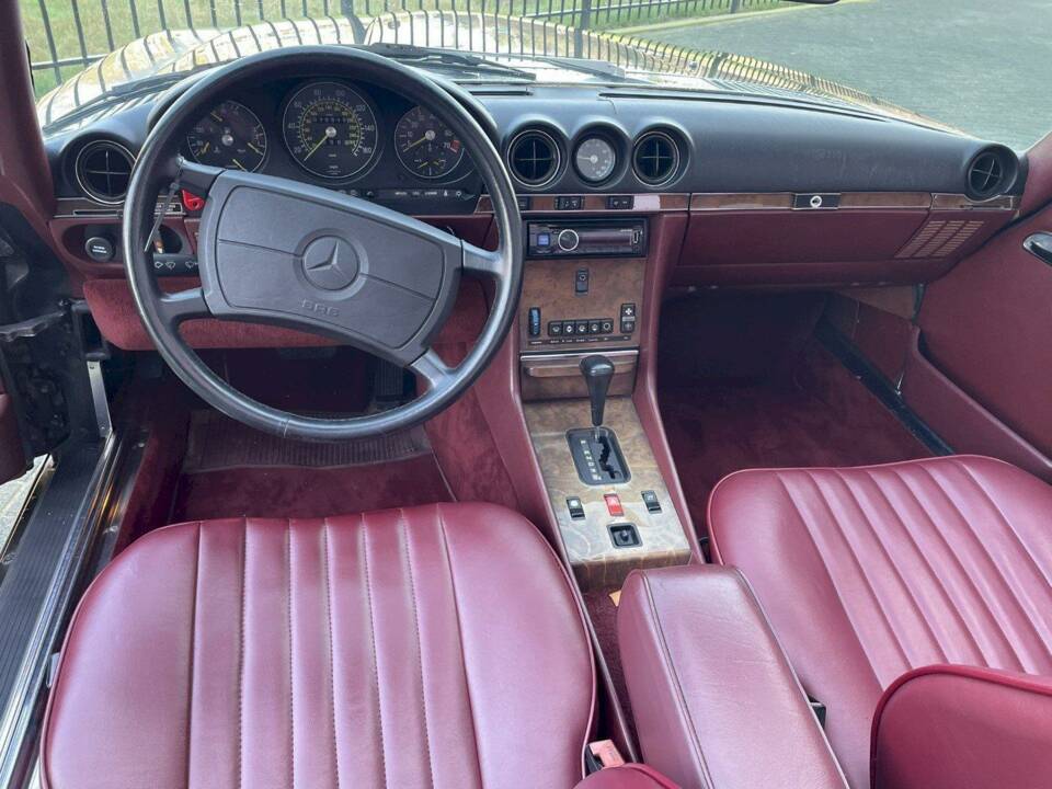 Image 17/32 of Mercedes-Benz 560 SL (1987)