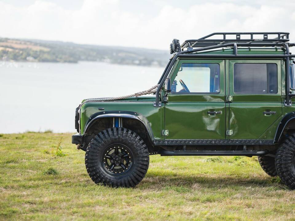Image 16/31 de Land Rover Defender 110 (2005)