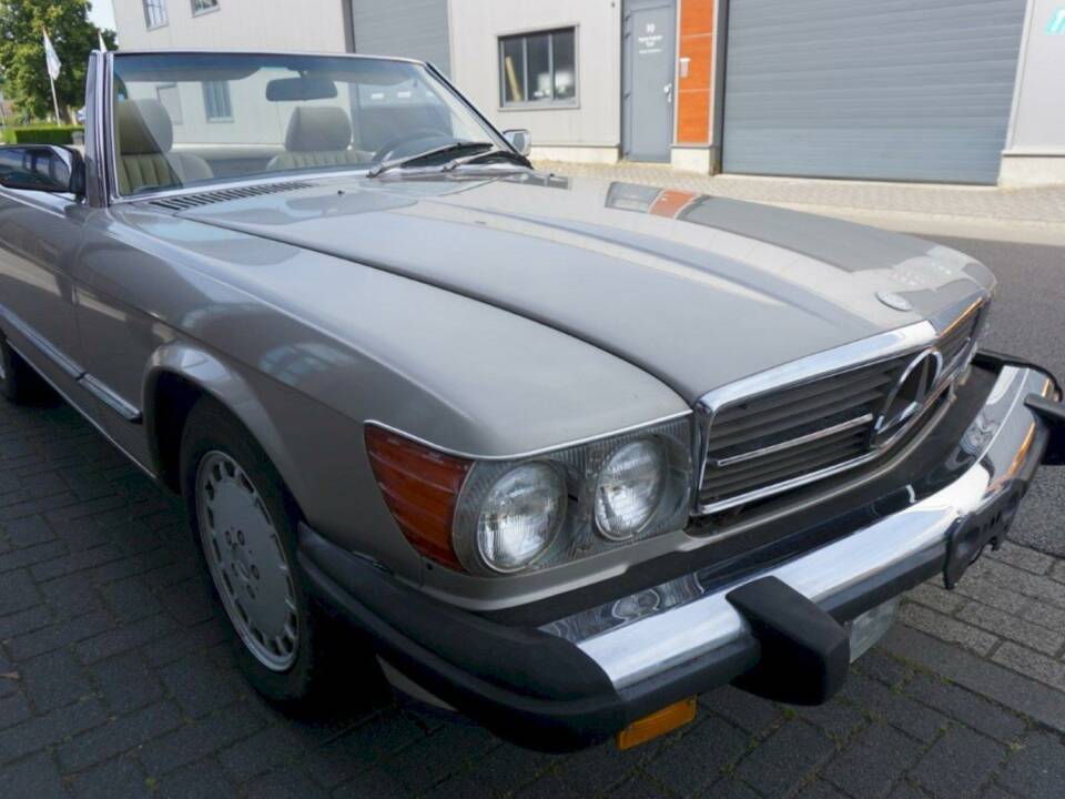 Image 10/36 of Mercedes-Benz 560 SL (1989)