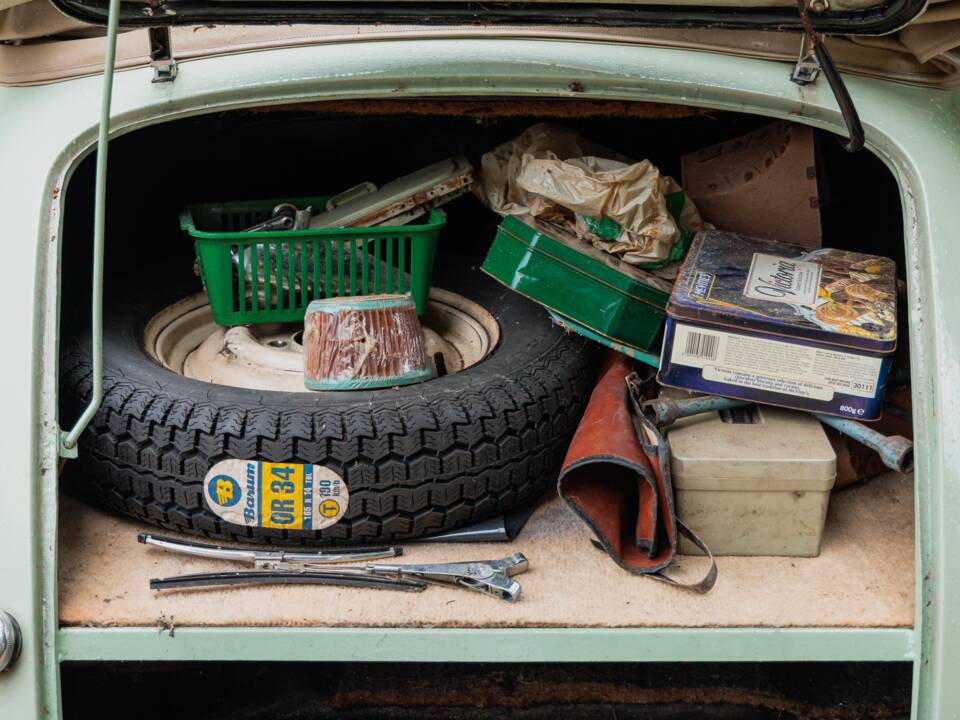 Image 18/29 of Morris Minor 1000 Tourer (1962)