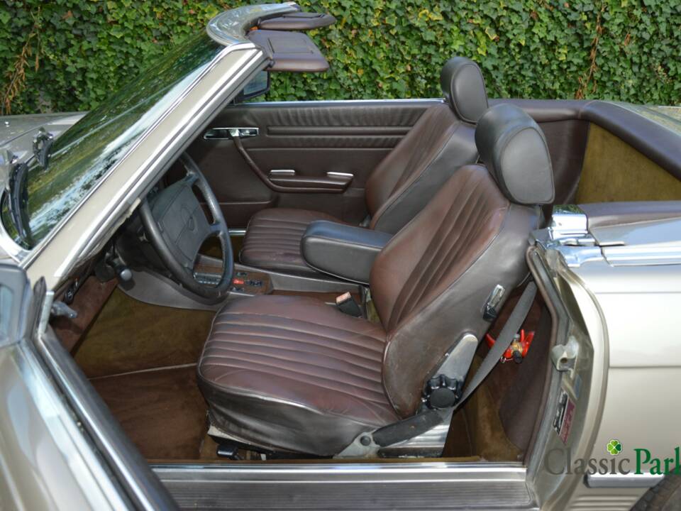 Image 11/47 de Mercedes-Benz 560 SL (1986)