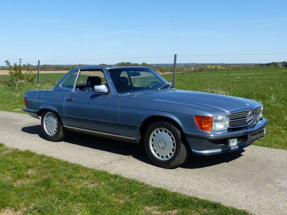 Mercedes-Benz 560 SL Roadster (R 107) diamantblau metallic 1989