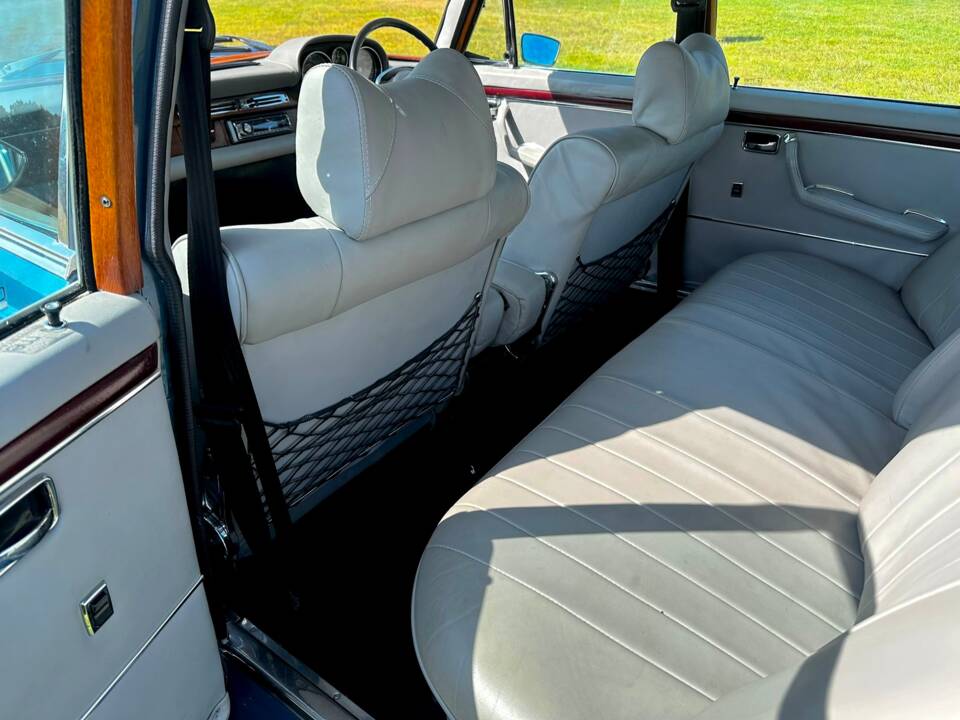 Image 38/57 de Mercedes-Benz 280 SE 3,5 (1972)