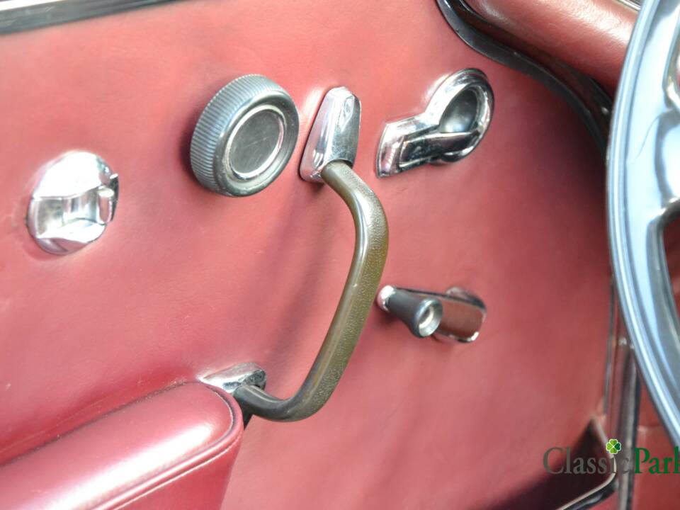 Image 27/50 of Mercedes-Benz 250 SE (1966)