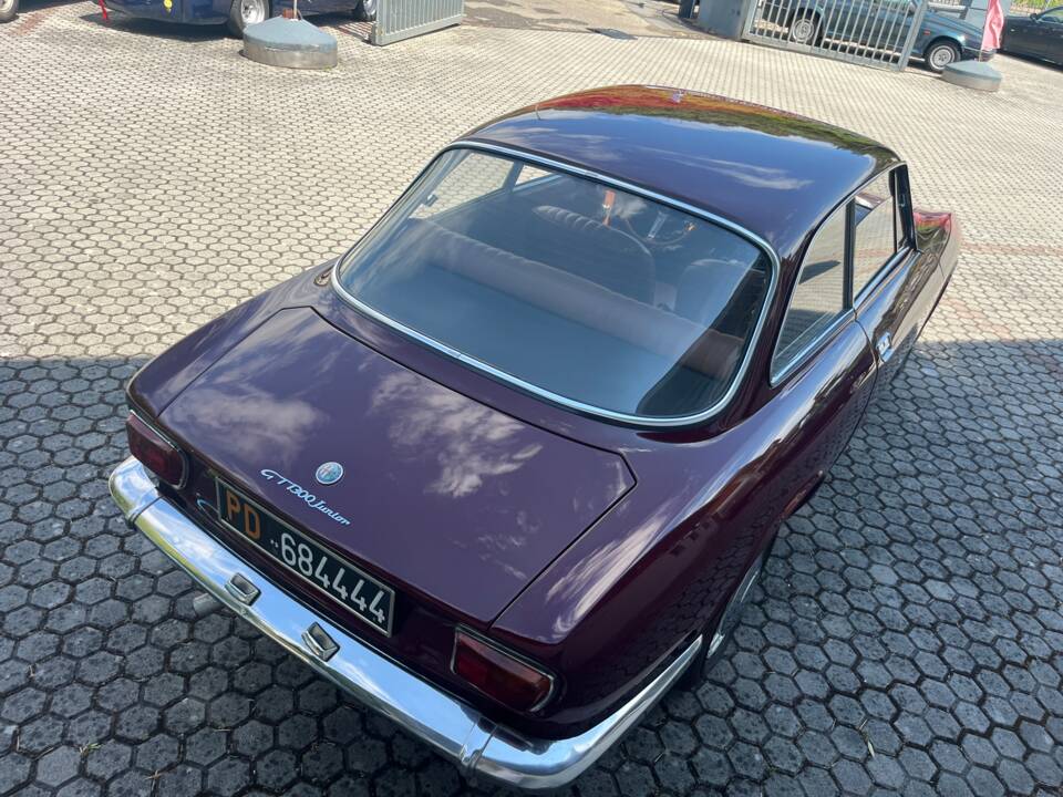 Image 5/17 de Alfa Romeo Giulia GT 1300 Junior (1972)