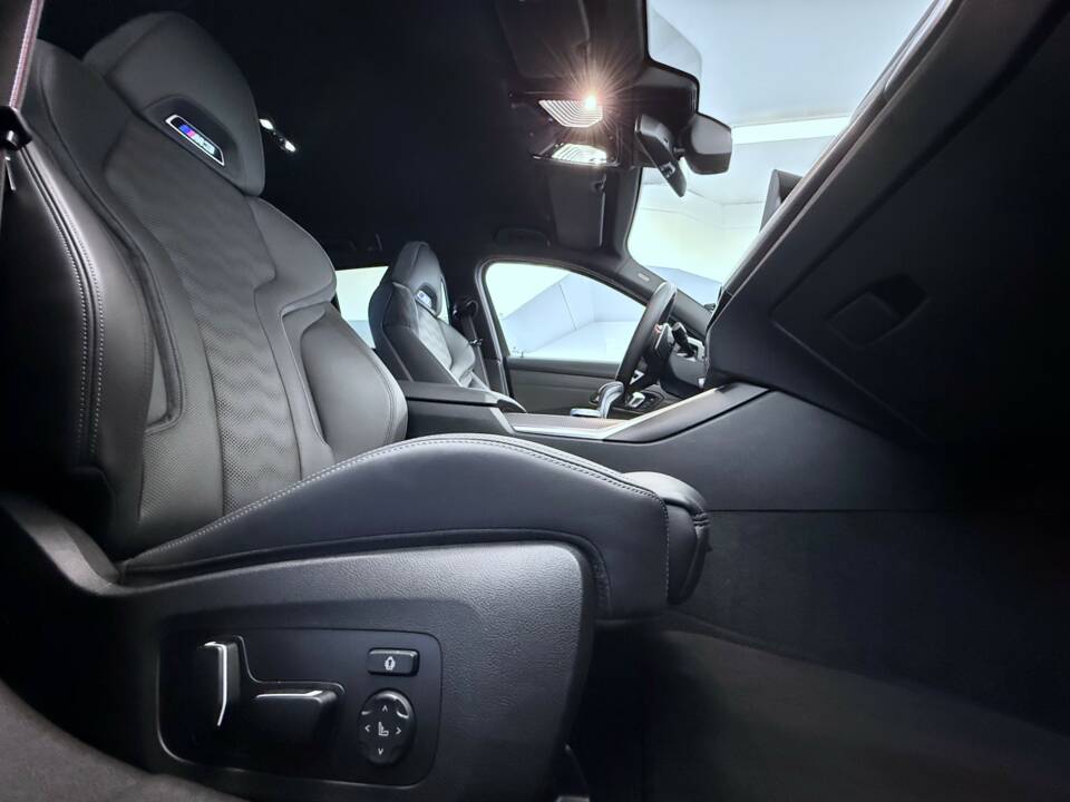Image 20/34 of BMW M3 Competition Touring xDrive (2025)