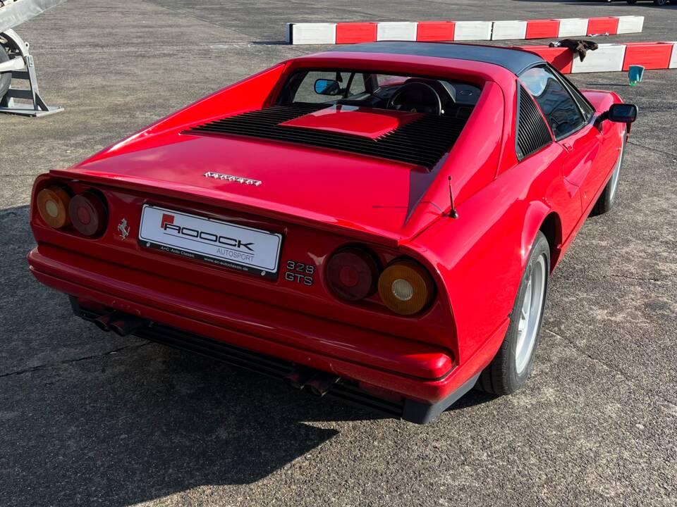 Bild 5/10 von Ferrari 328 GTS (1988)