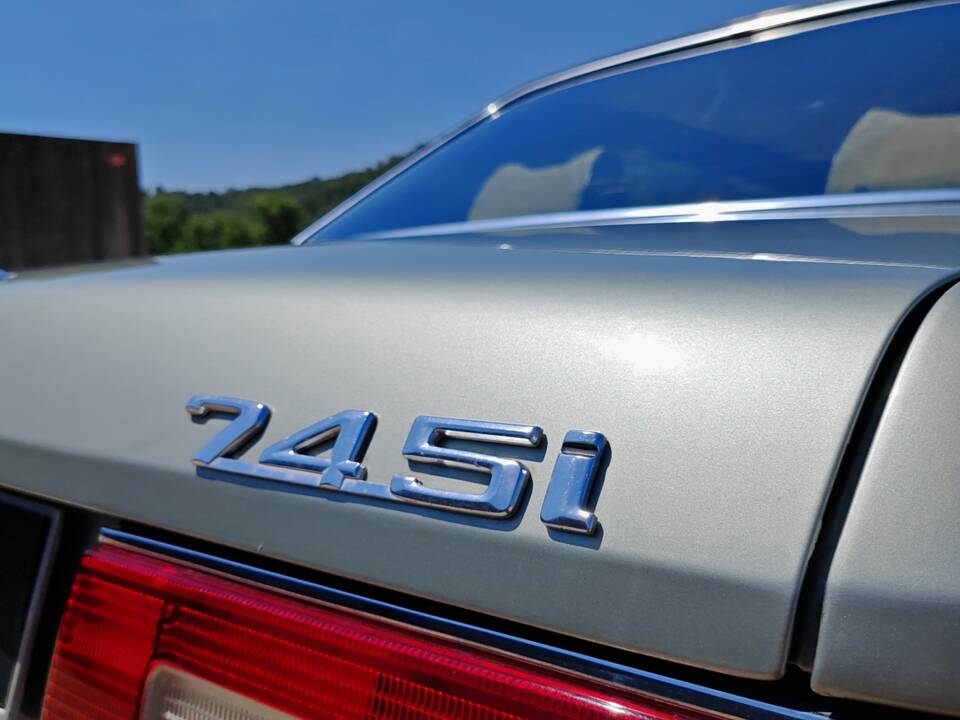 Bild 13/50 von BMW 745i (1982)