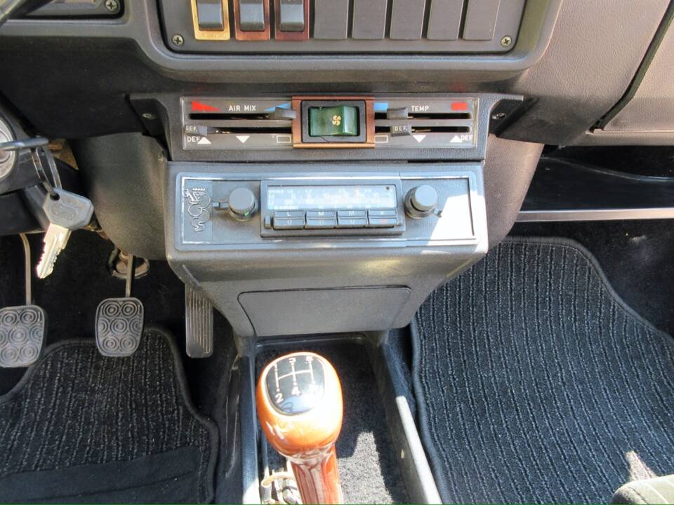 Bild 12/31 von Alfa Romeo GTV 2.0 (1982)