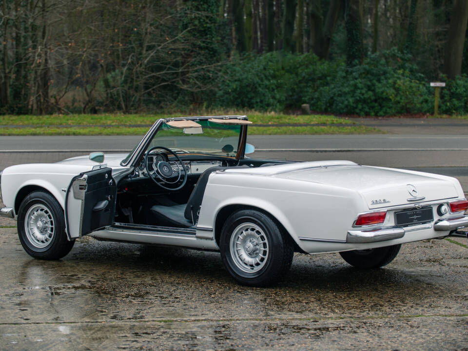 Image 16/36 of Mercedes-Benz 230 SL (1965)