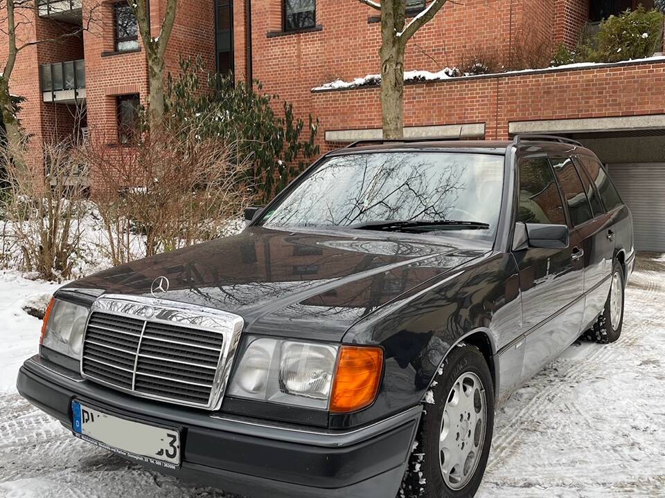 Afbeelding 16/74 van Mercedes-Benz 220 TE (1993)