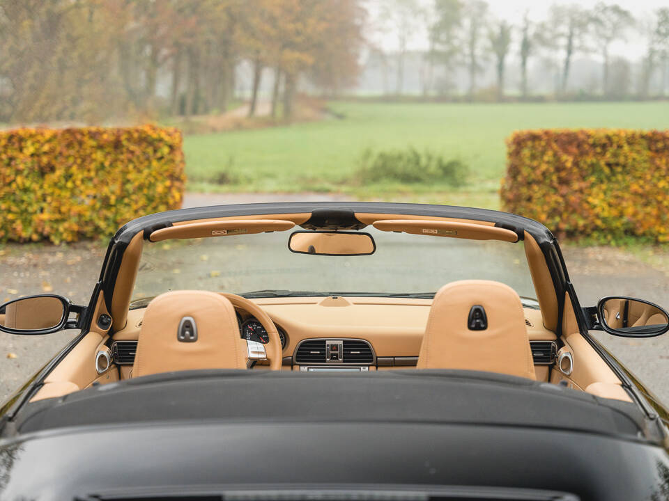 Image 82/96 of Porsche 911 Carrera 4 (2006)