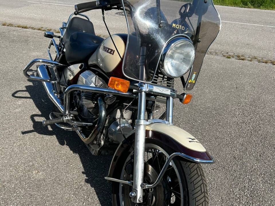 Ein gut ausgestattetes Tourenmotorrad, das ihrem Fahrer mit wenig Wartungs- und Pflegeaufwand viel Freude bereiten kann.