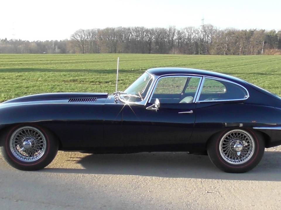 Immagine 2/50 di Jaguar E-Type (1967)