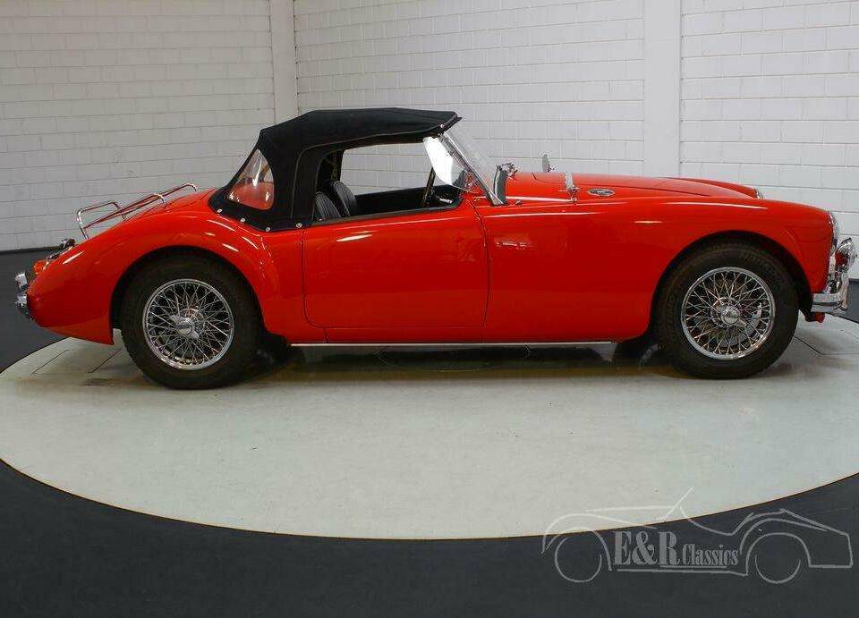 Image 13/19 of MG MGA 1600 (1962)