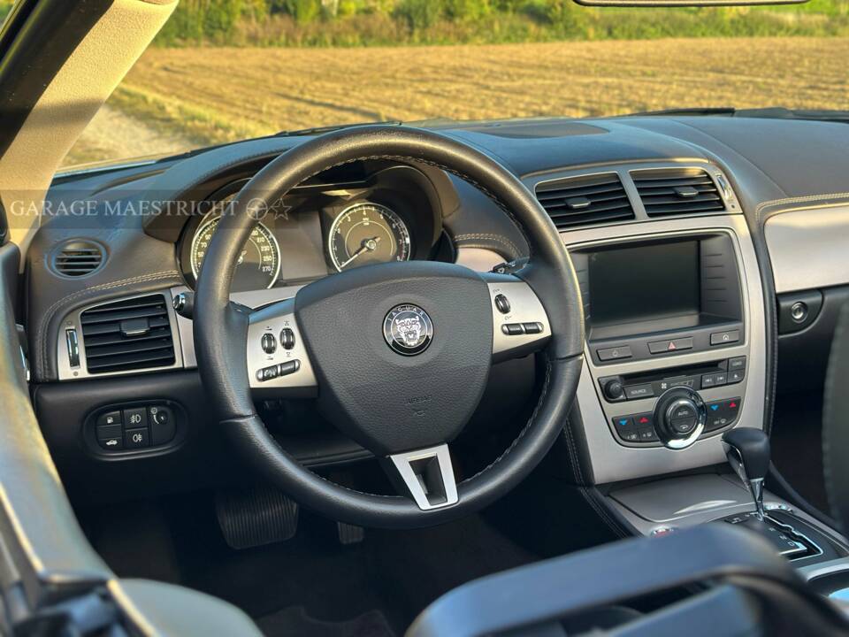 Image 8/84 de Jaguar XK 4.2 (2006)
