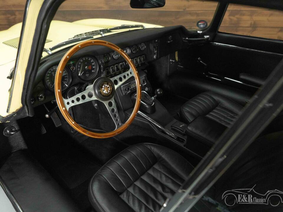 Image 2/8 de Jaguar E-Type (1970)