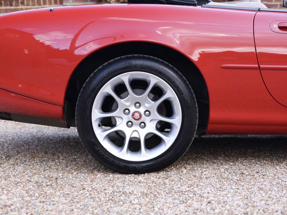 Image 27/50 de Jaguar XKR (2000)