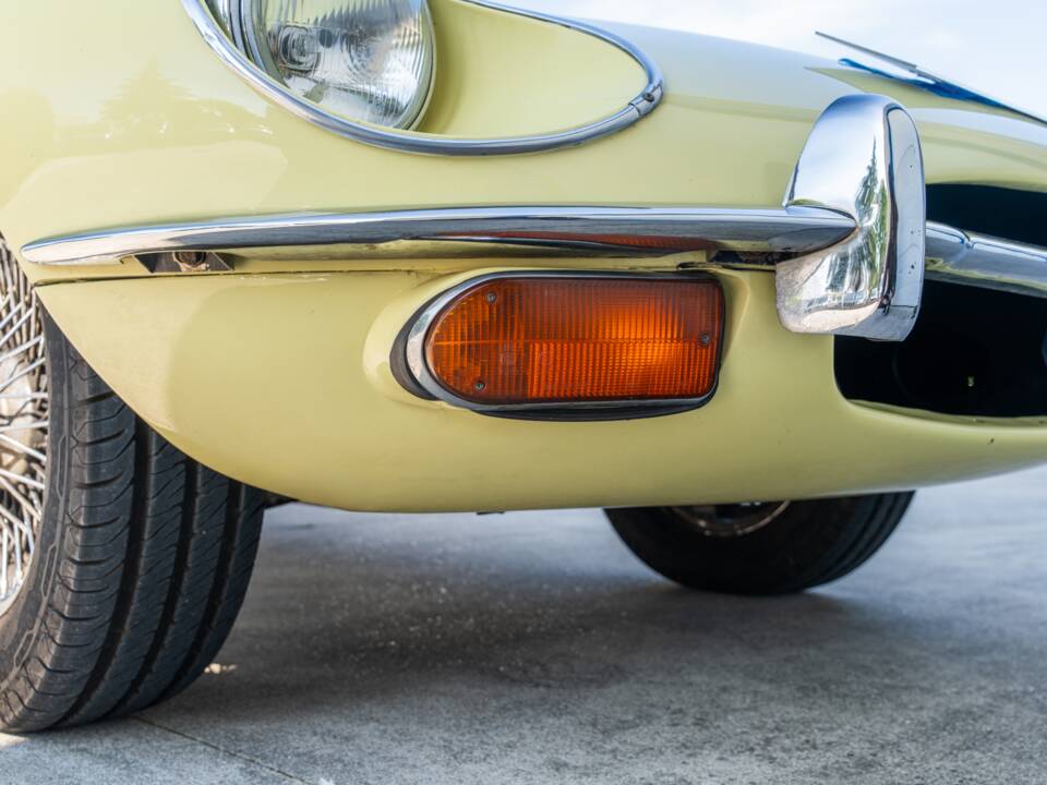 Image 62/78 de Jaguar E-Type (1969)