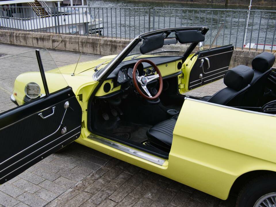 Immagine 4/5 di Alfa Romeo 1600 Spider (1976)