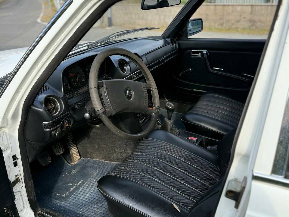 Bild 18/50 von Mercedes-Benz 240 D (1979)