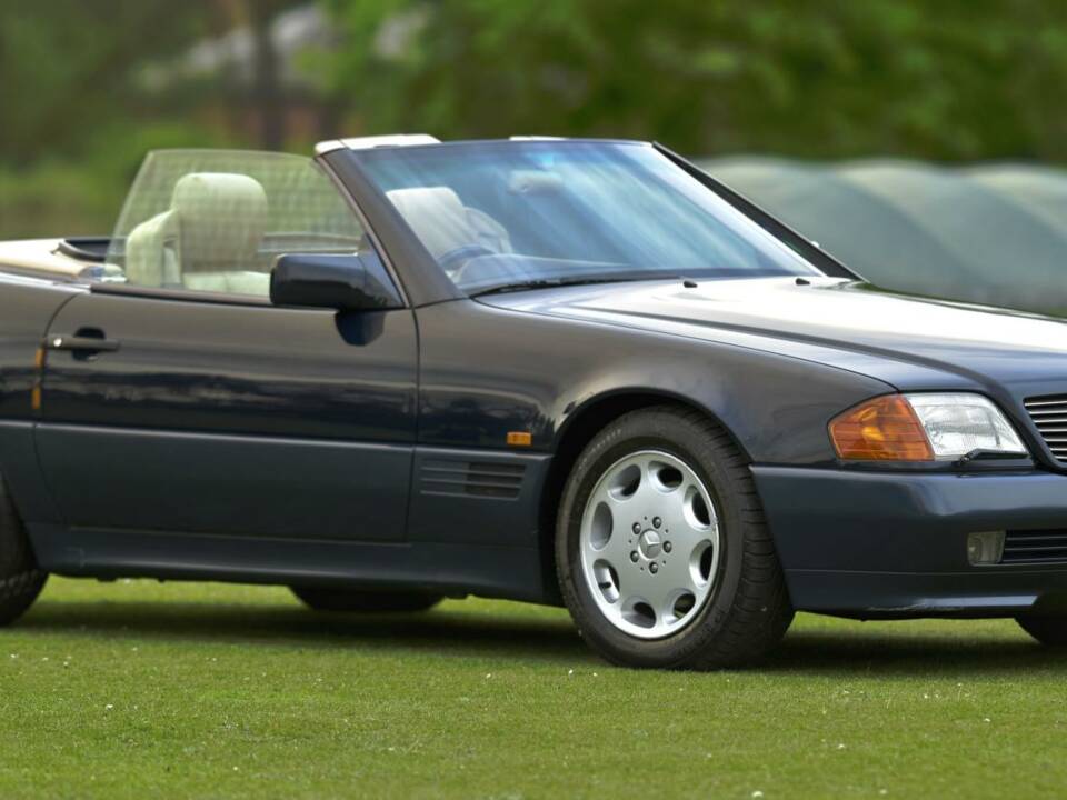 Image 5/50 of Mercedes-Benz SL 500 (1995)