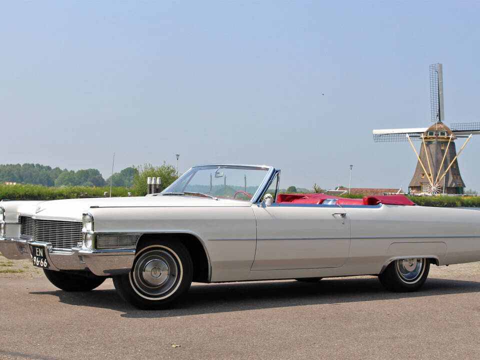 Image 23/28 de Cadillac DeVille Convertible (1965)