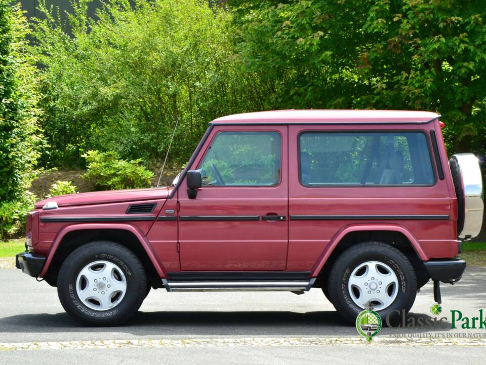 Image 2/49 de Mercedes-Benz 230 GE (SWB) (1993)