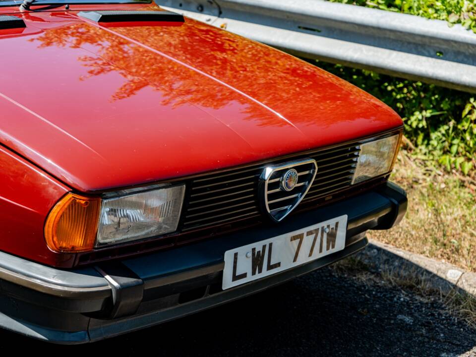 Imagen 25/50 de Alfa Romeo Giulietta 1.6 (1981)