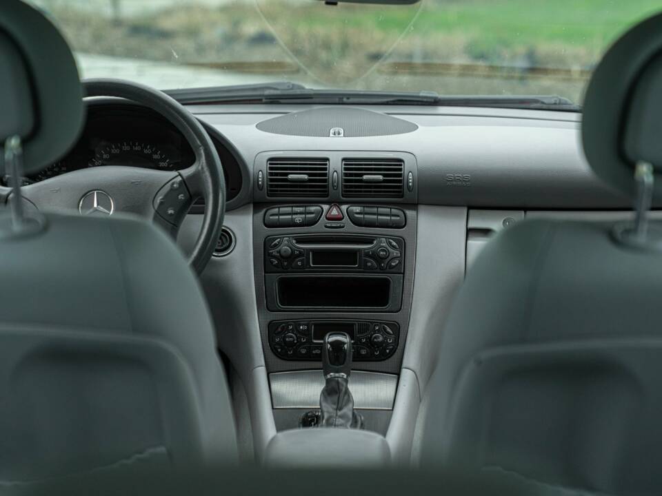 Image 49/50 of Mercedes-Benz C 220 CDI (2003)