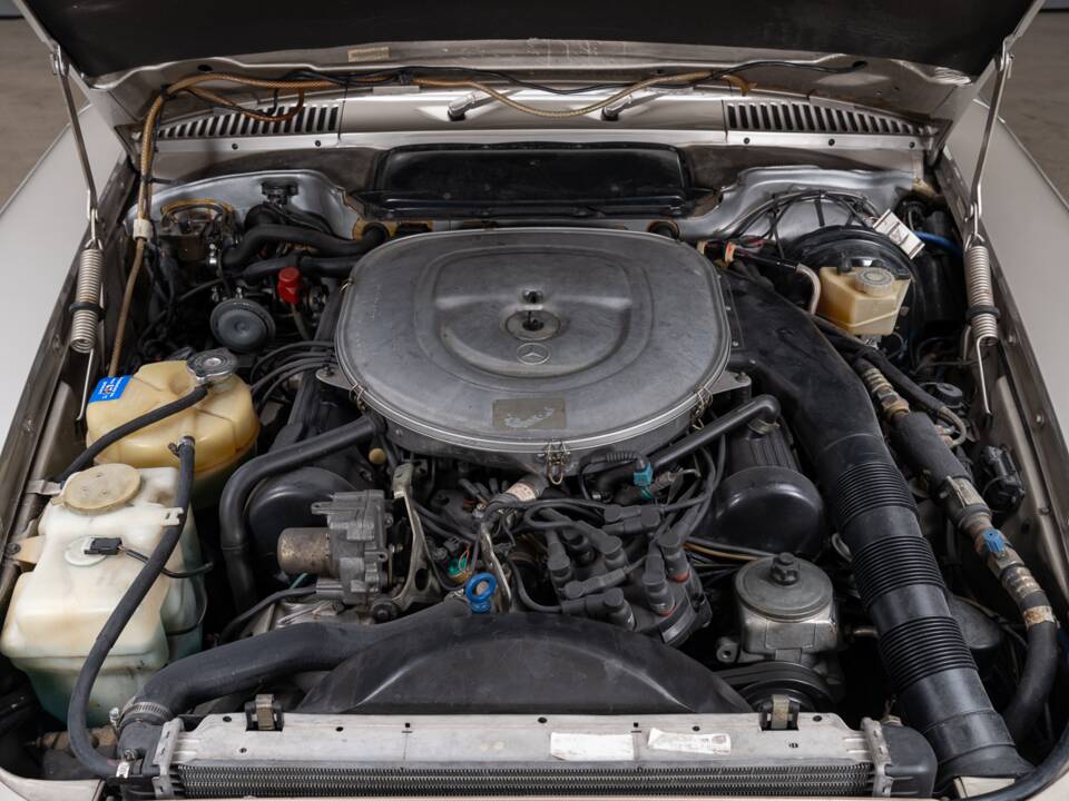 Bild 22/23 von Mercedes-Benz 560 SL (1987)