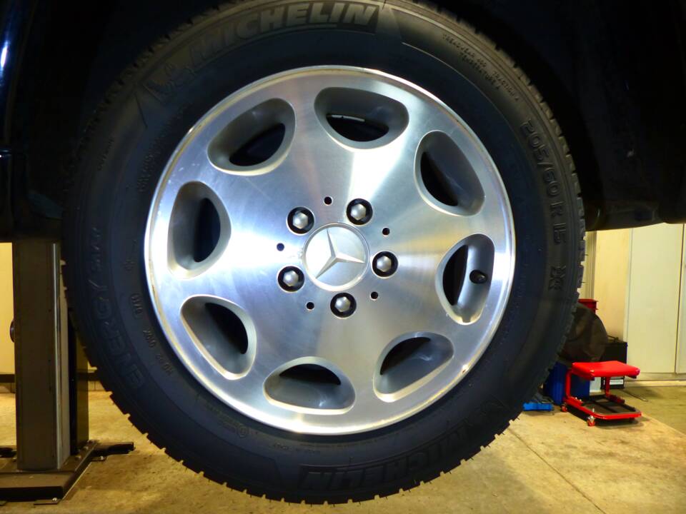 Image 66/83 de Mercedes-Benz E 220 (1996)