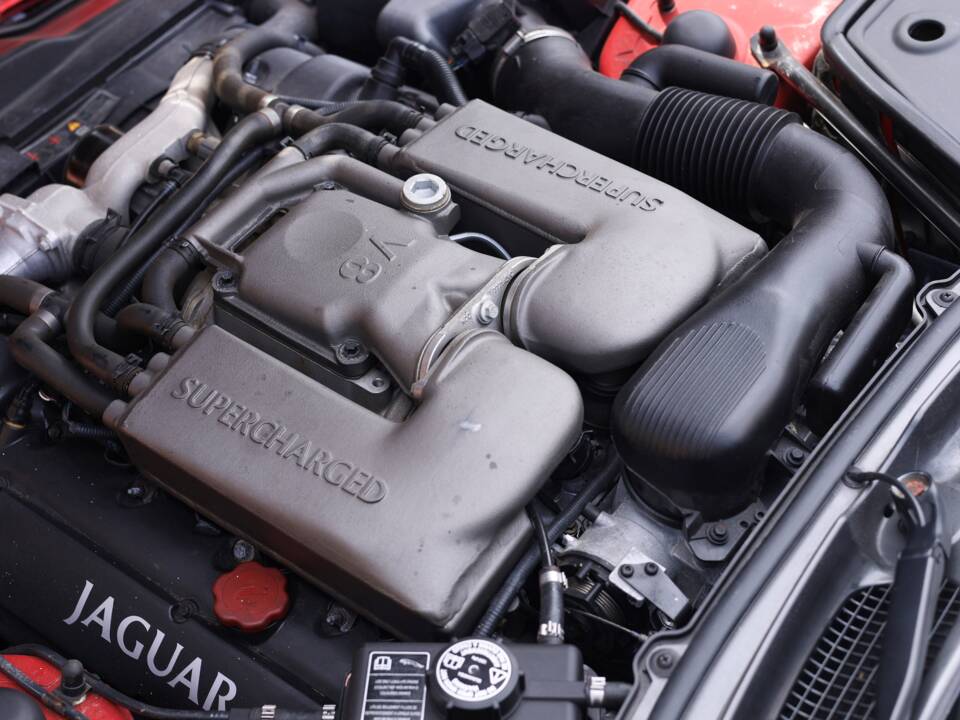 Image 5/50 de Jaguar XKR (2000)
