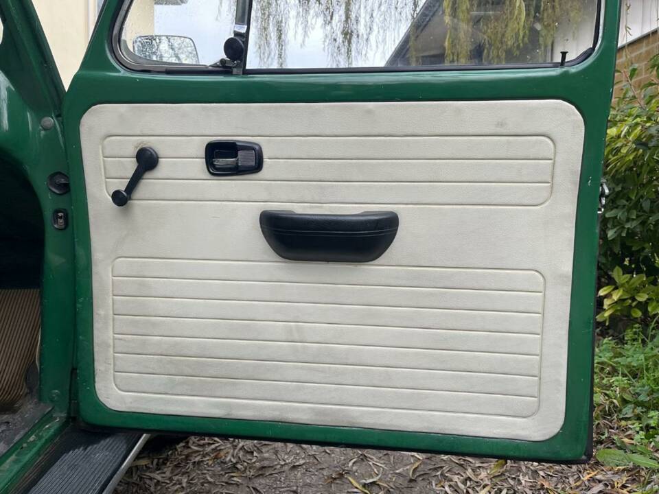 Image 13/43 of Volkswagen Beetle 1200 (1970)