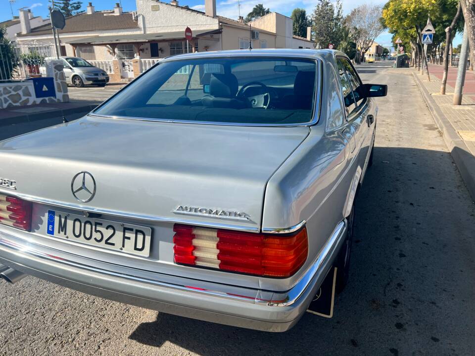 Image 16/77 of Mercedes-Benz 380 SEC (1982)