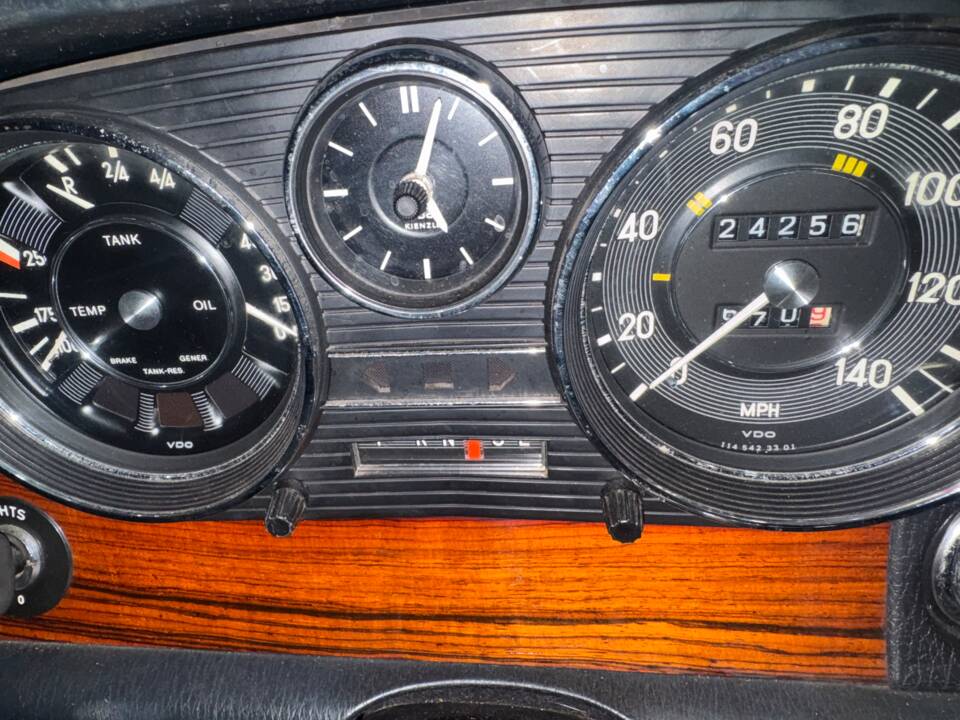 Image 12/32 of Mercedes-Benz 250 C (1972)