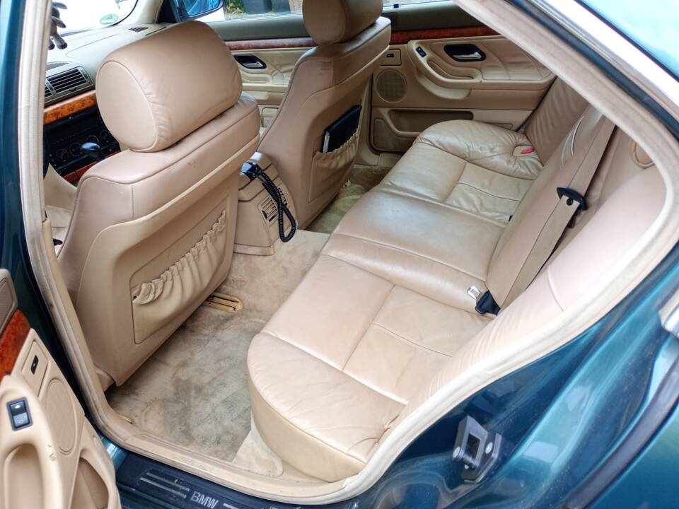 Afbeelding 7/7 van BMW 730i (1995)