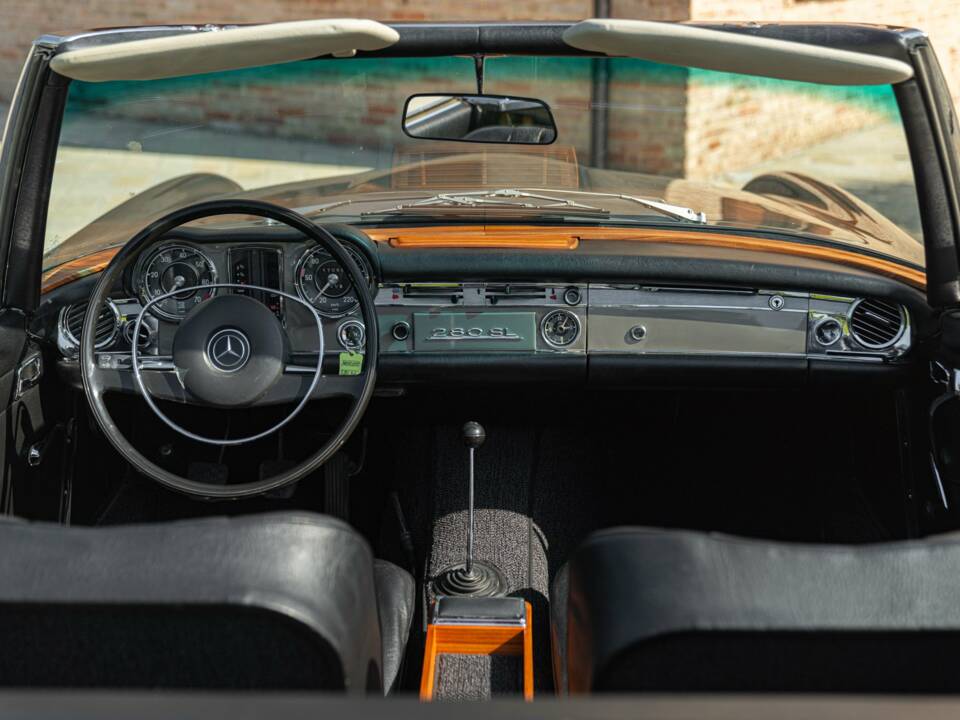 Image 44/50 de Mercedes-Benz 280 SL (1969)