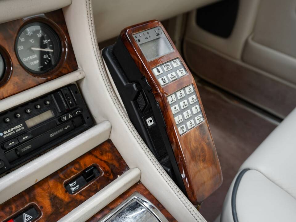 Image 32/45 of Bentley Turbo R (1988)