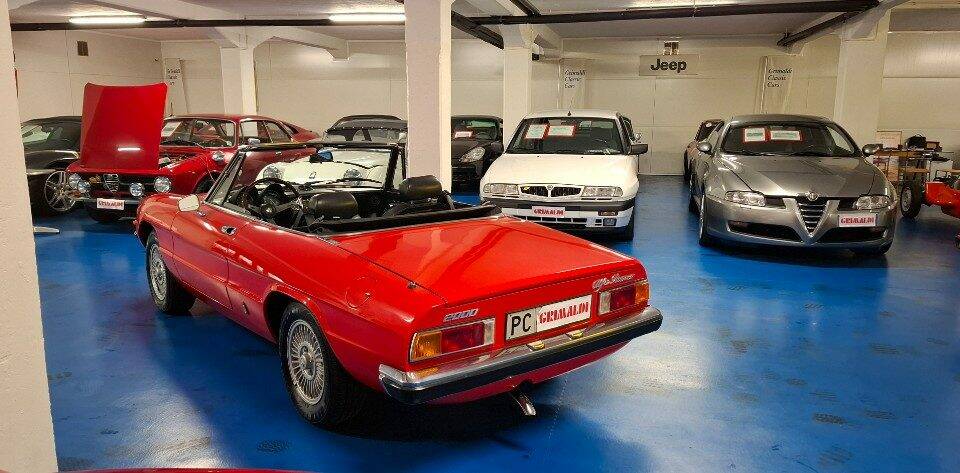 Image 2/43 of Alfa Romeo Spider Veloce 2000 (1982)