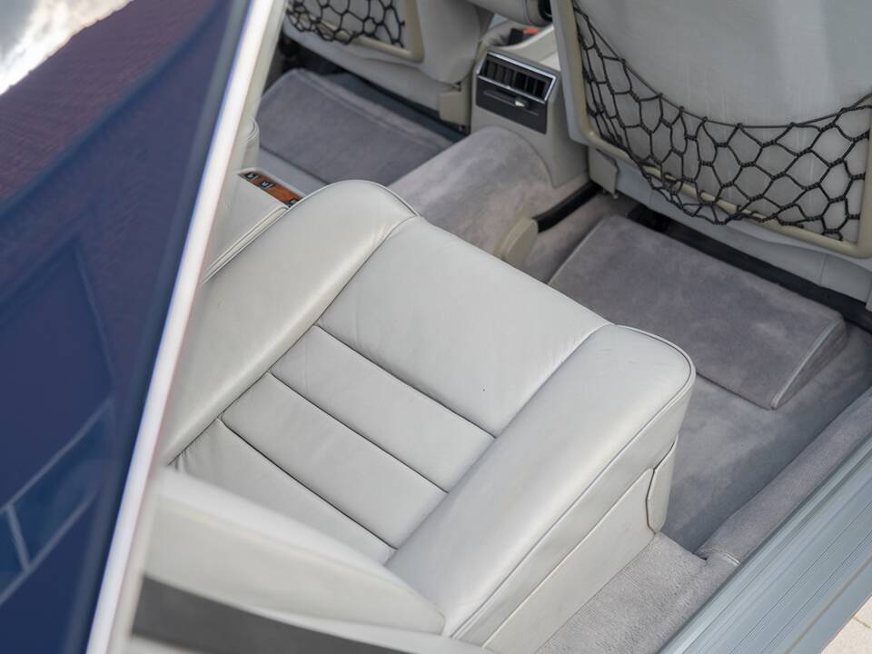 Image 34/72 de Mercedes-Benz 500 SEL (1984)