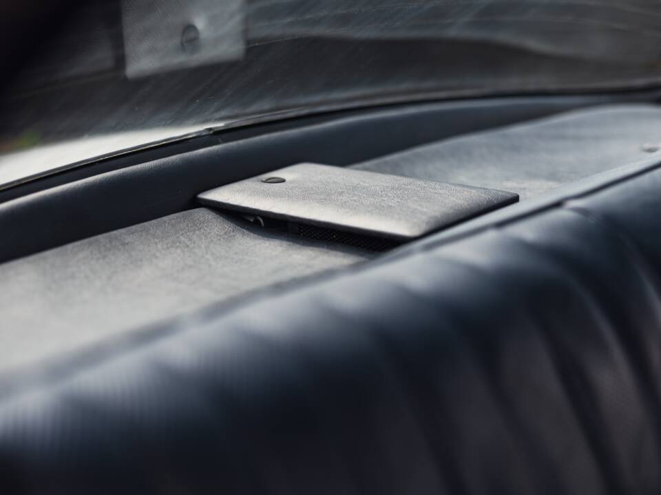 Image 34/50 of Jaguar XJ 6 4.2 (1982)