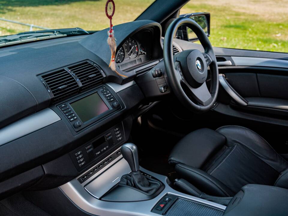 Immagine 4/31 di BMW X5 3.0i (2004)