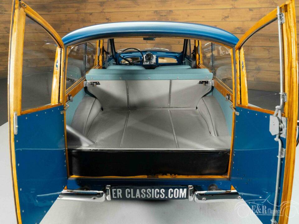 Image 6/19 of Morris Minor 1000 Traveller (1971)