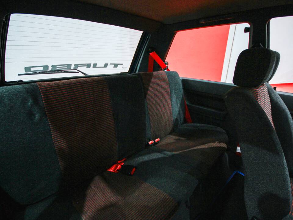 Bild 14/16 von Renault R 5 GT Turbo (1988)