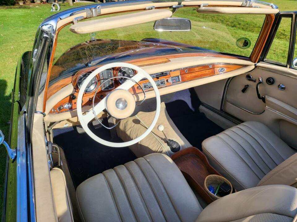 Imagen 2/8 de Mercedes-Benz 250 SE (1965)